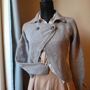 Adorable vintage cropped sweater. Size small.